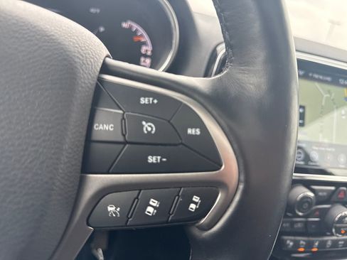 Used 2021 Jeep Grand Cherokee Limited image 27