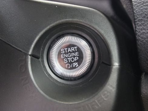Used 2023 Jeep Renegade Latitude AWD/4WD image 12