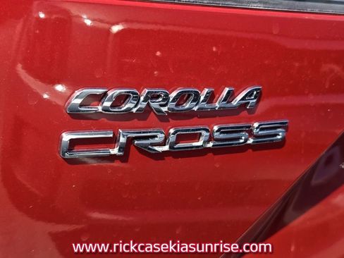 Used 2024 Toyota Corolla Cross LE w/ Moonroof Package image 9
