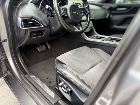 Used 2018 Jaguar XE S AWD/4WD image 19