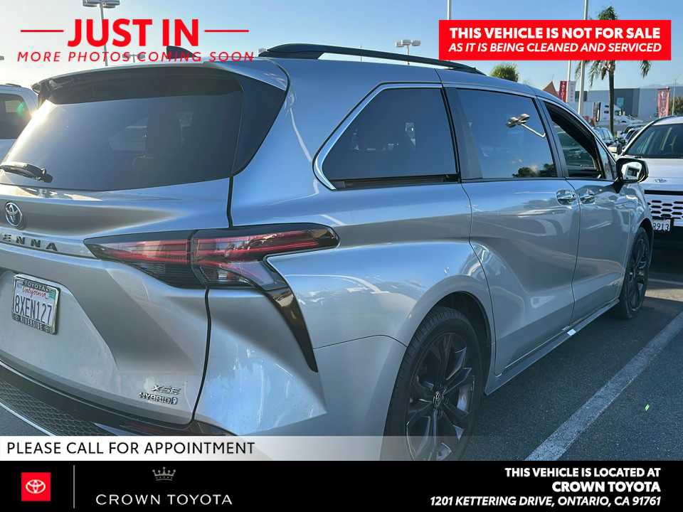 Used 2021 Toyota Sienna XSE w/ XSE Plus Package FWD image 2
