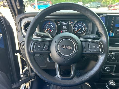 Used 2024 Jeep Gladiator Sport AWD/4WD image 15