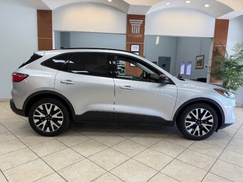 Used 2020 Ford Escape SE Sport image 6