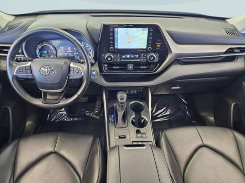 Used 2022 Toyota Highlander XLE AWD/4WD image 24