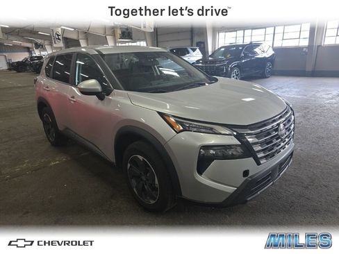 Used 2024 Nissan Rogue SV FWD image 1