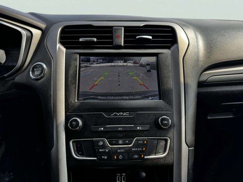 Used 2020 Ford Fusion SE image 28