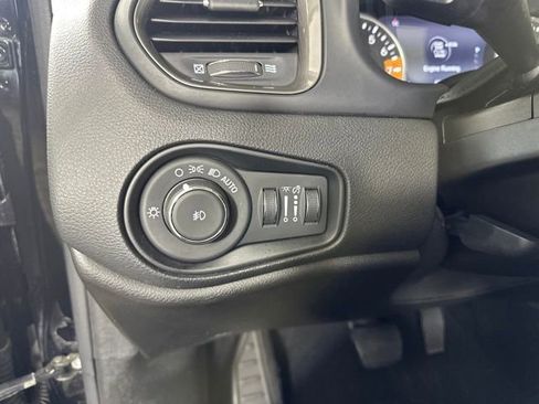 Used 2019 Jeep Renegade Limited w/ UConnect 8.4 Nav Group image 19