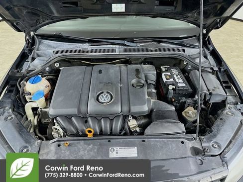Used 2011 Volkswagen Jetta SE FWD image 28