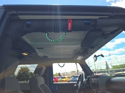 Used 2010 Jeep Wrangler Sahara w/ Dual Top Group AWD/4WD image 34