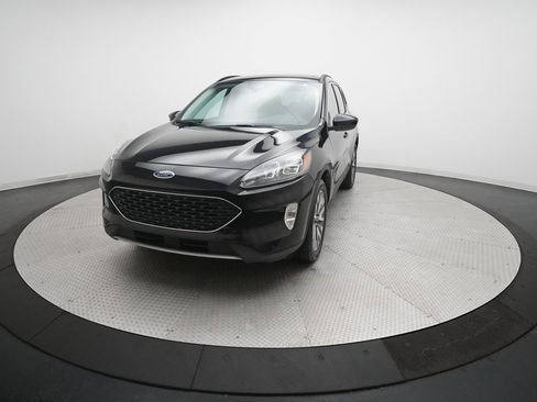 Used 2022 Ford Escape Titanium w/ Class II Trailer Tow Package image 34