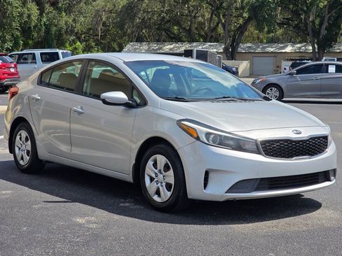 Used 2018 Kia Forte LX image 3
