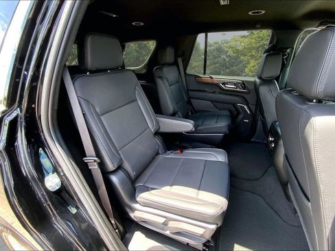Used 2025 GMC Yukon Denali AWD/4WD image 24