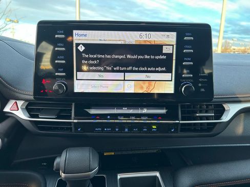 Used 2024 Toyota Sienna XSE image 17