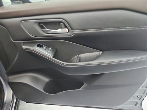 Used 2023 Nissan Rogue SV w/ SV Premium Package image 74