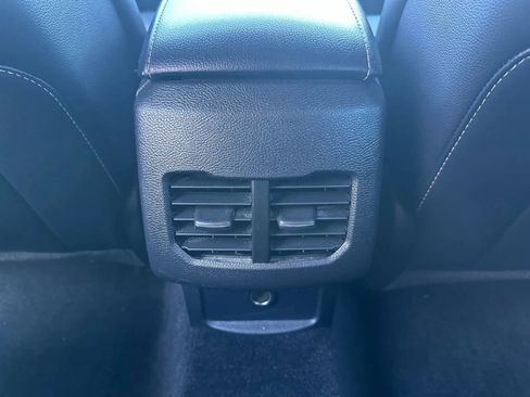 Used 2018 Ford Fusion SE w/ Equipment Group 201A image 16