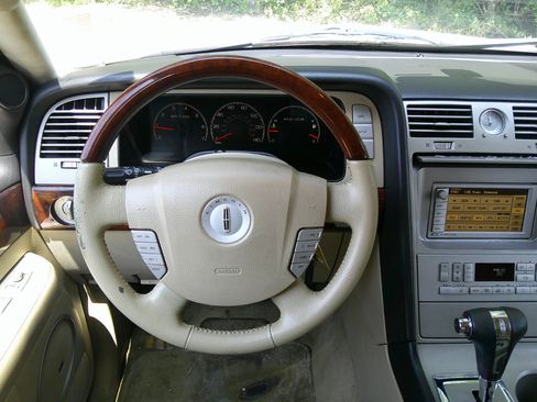 Used 2006 Lincoln Navigator Ultimate image 32