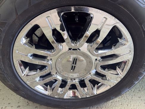 Used 2013 Lincoln Navigator 4WD w/ HD Trailer Tow Pkg image 39