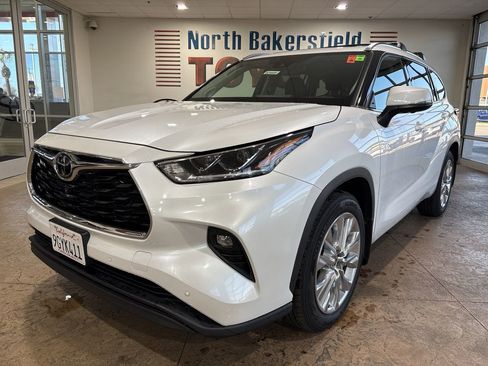 Used 2023 Toyota Highlander Limited image 6