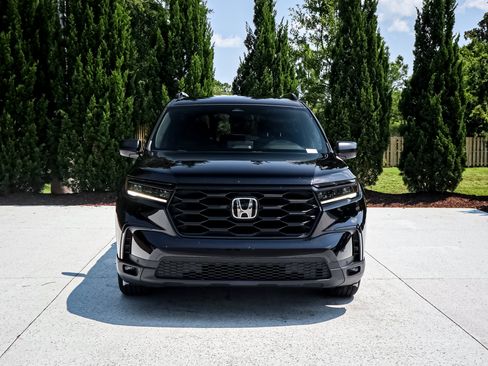 Used 2025 Honda Pilot Sport image 3