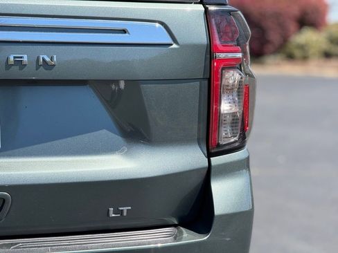 Used 2024 Chevrolet Suburban LT image 14