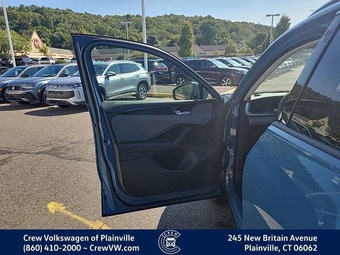 New 2025 Volkswagen Tiguan SE image 25