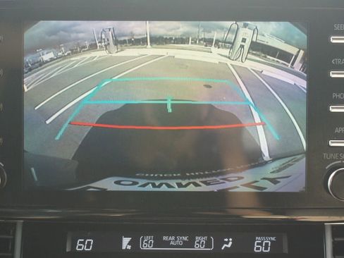 Used 2024 Toyota Sienna XLE image 8