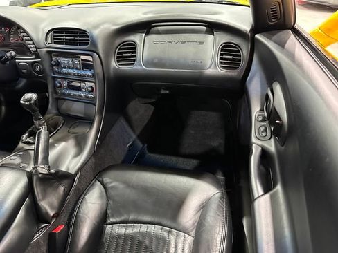 Used 2004 Chevrolet Corvette Z06 w/ Memory Package RWD image 11