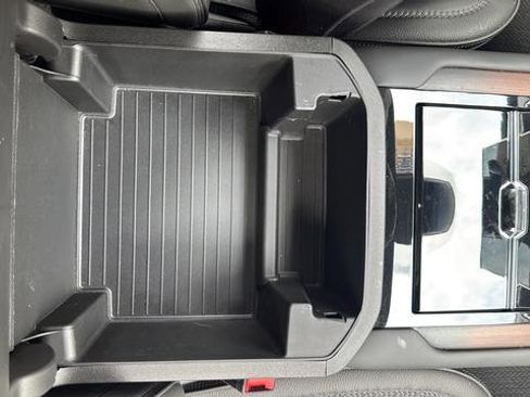 Used 2025 GMC Yukon XL Denali AWD/4WD image 14