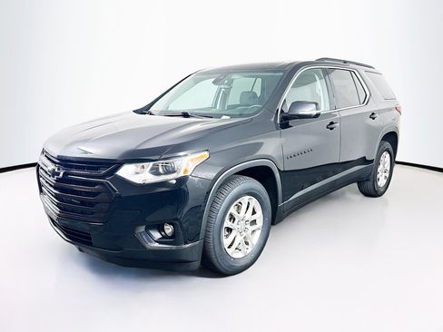 Used 2020 Chevrolet Traverse LT w/ LPO, Blackout Package AWD/4WD image 3
