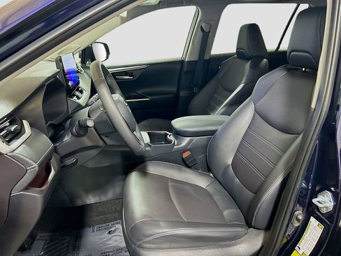 Used 2025 Toyota RAV4 Limited FWD image 18