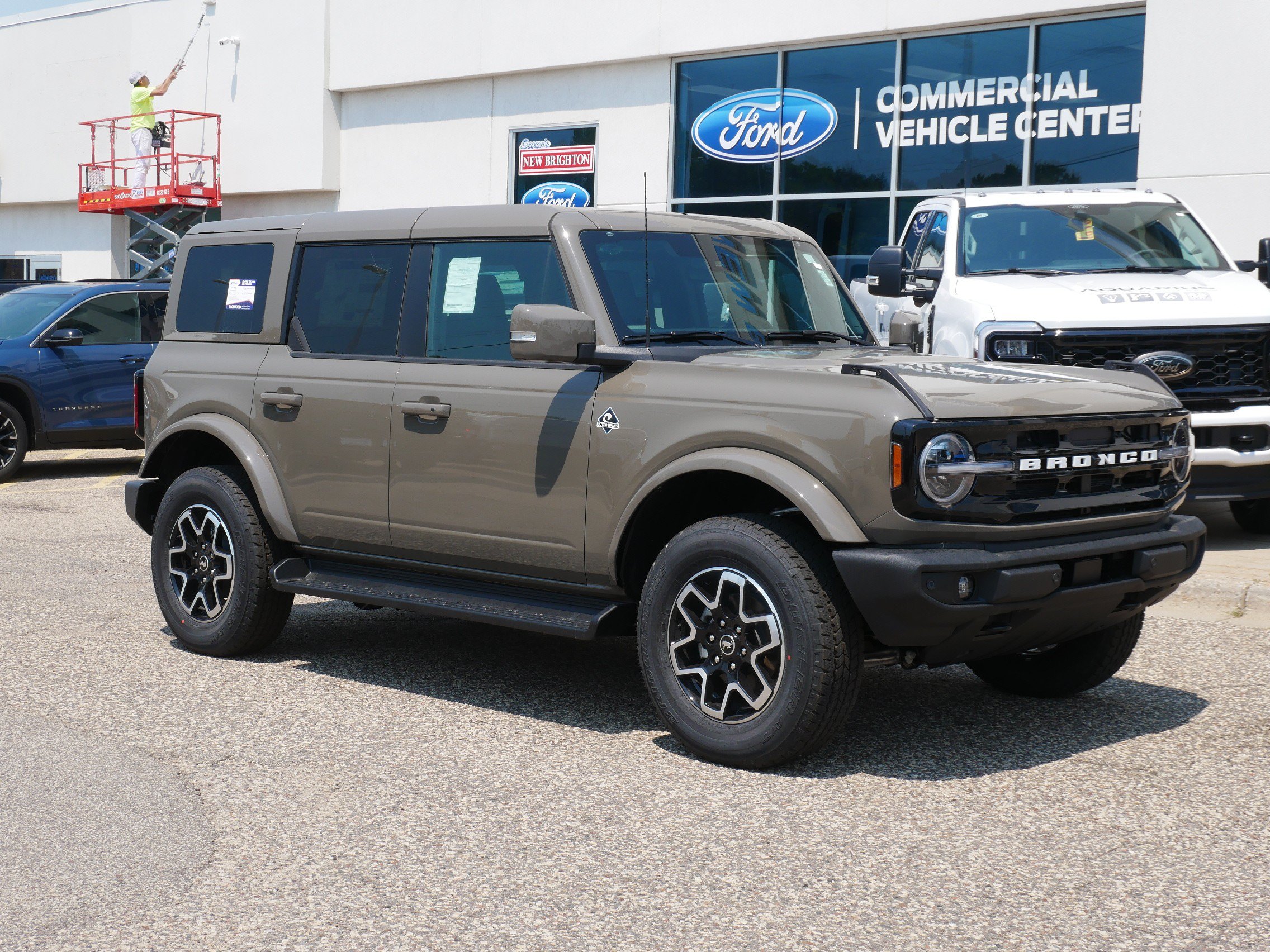 Used 2025 Ford Bronco Outer Banks AWD/4WD image 5