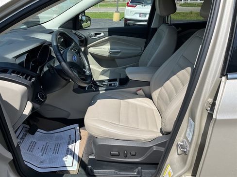 Used 2017 Ford Escape SE w/ SE Leather Comfort Package AWD/4WD image 19