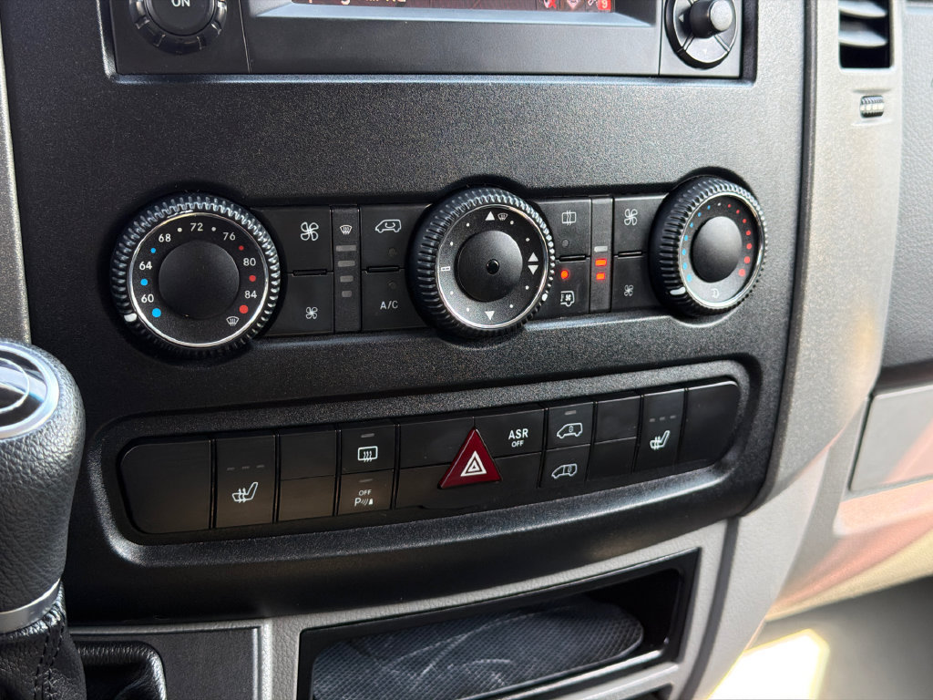 Used 2015 Mercedes-Benz Sprinter 2500 image 27