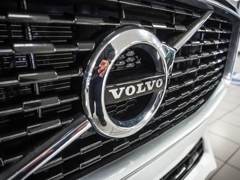 Used 2018 Volvo XC60 T6 R-Design w/ Convenience Package AWD/4WD image 26