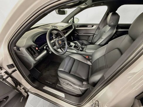 Certified 2025 Porsche Cayenne AWD/4WD image 5