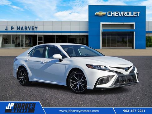 Used 2024 Toyota Camry SE image 1