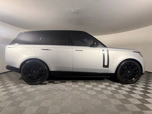Used 2023 Land Rover Range Rover SE image 9