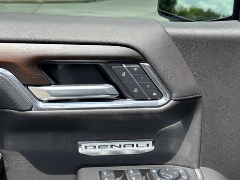 Used 2025 GMC Sierra 1500 Denali w/ Denali Reserve Package AWD/4WD image 13