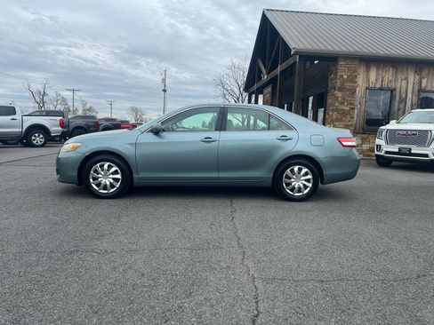 Used 2011 Toyota Camry LE image 2