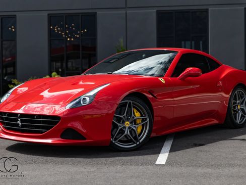 Used 2016 Ferrari California T RWD image 3