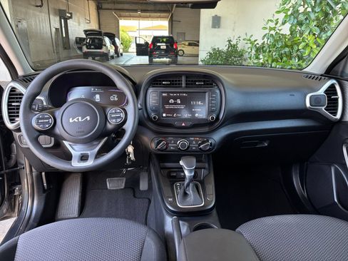 Used 2025 Kia Soul LX w/ LX Technology Package FWD image 31