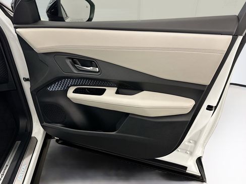 Used 2023 Nissan Ariya AWD image 33