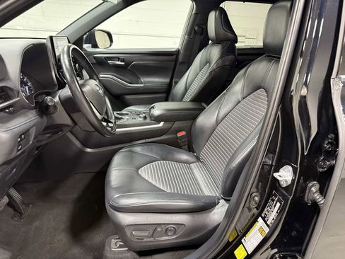 Used 2023 Toyota Highlander XSE image 14