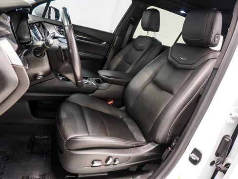 Used 2022 Cadillac XT6 Premium Luxury w/ Technology Package FWD image 6