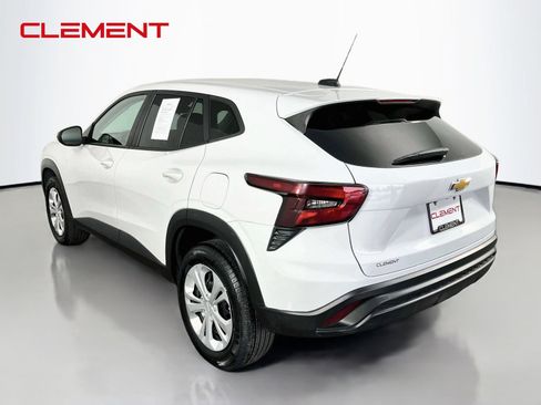 Used 2024 Chevrolet Trax LS FWD image 8