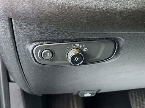 Used 2018 Chevrolet Equinox LT image 10