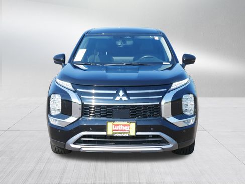 Used 2025 Mitsubishi Outlander SE AWD/4WD image 2