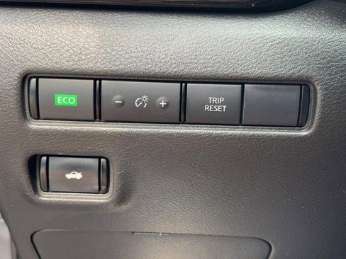 Used 2022 Nissan Sentra SV image 16