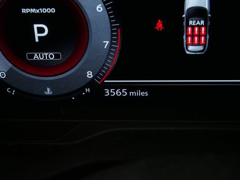 Used 2024 Nissan Pathfinder Platinum w/ Black Appearance Package image 32