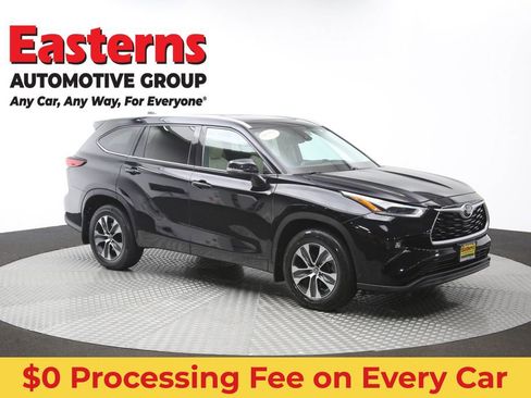 Used 2021 Toyota Highlander XLE AWD/4WD image 50